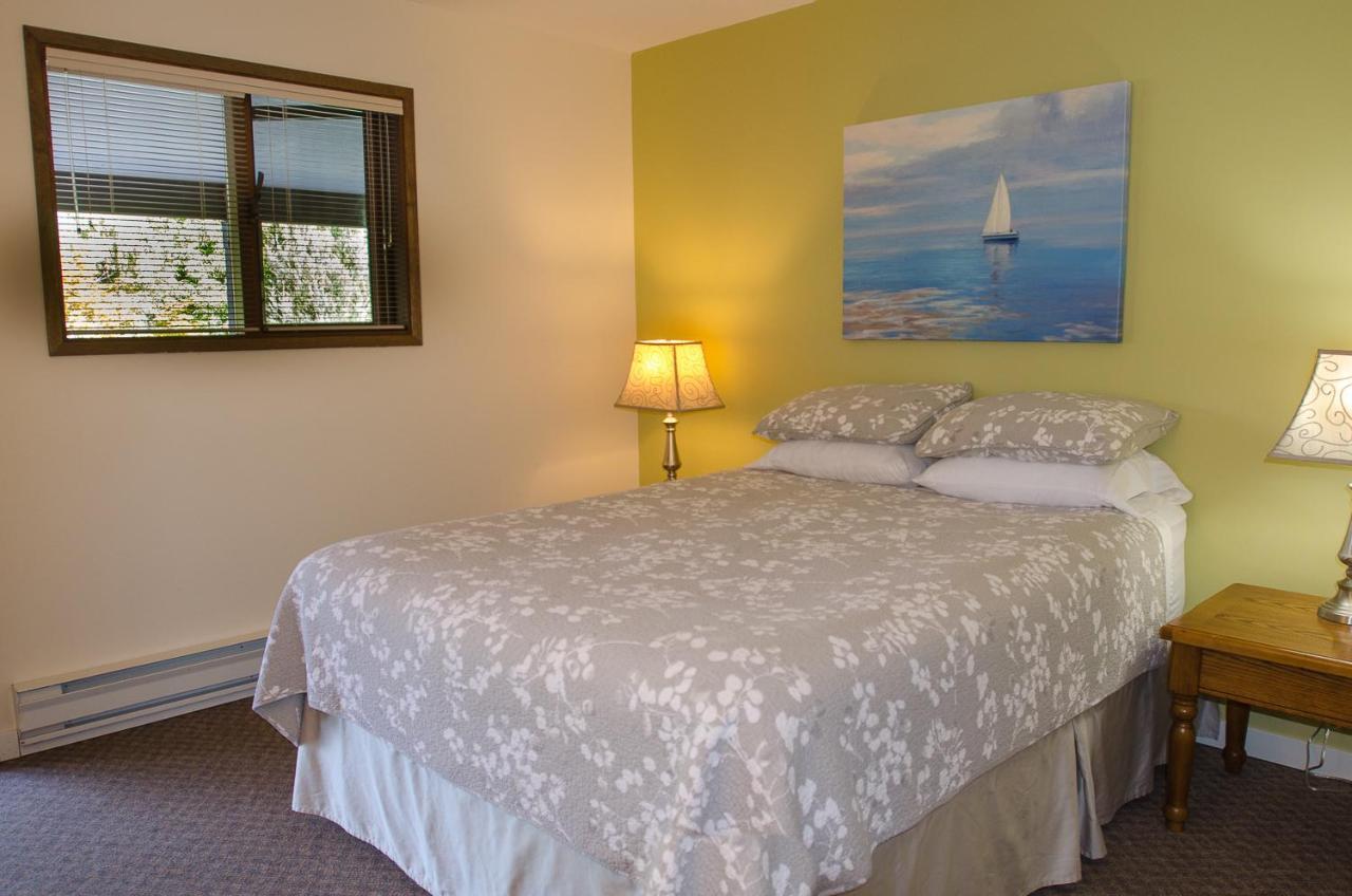 St Andrews By The Lake Golf Resort Kaleden Extérieur photo