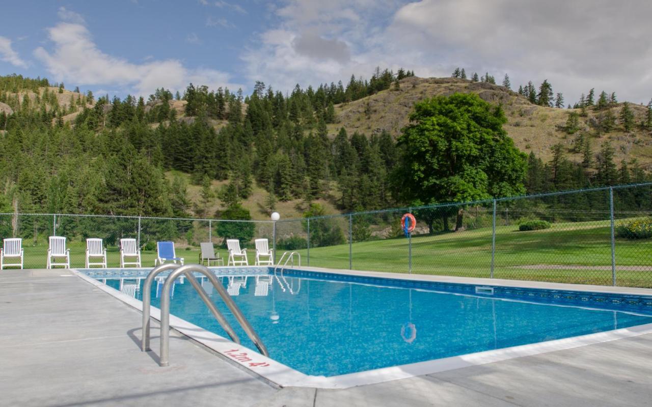 St Andrews By The Lake Golf Resort Kaleden Extérieur photo