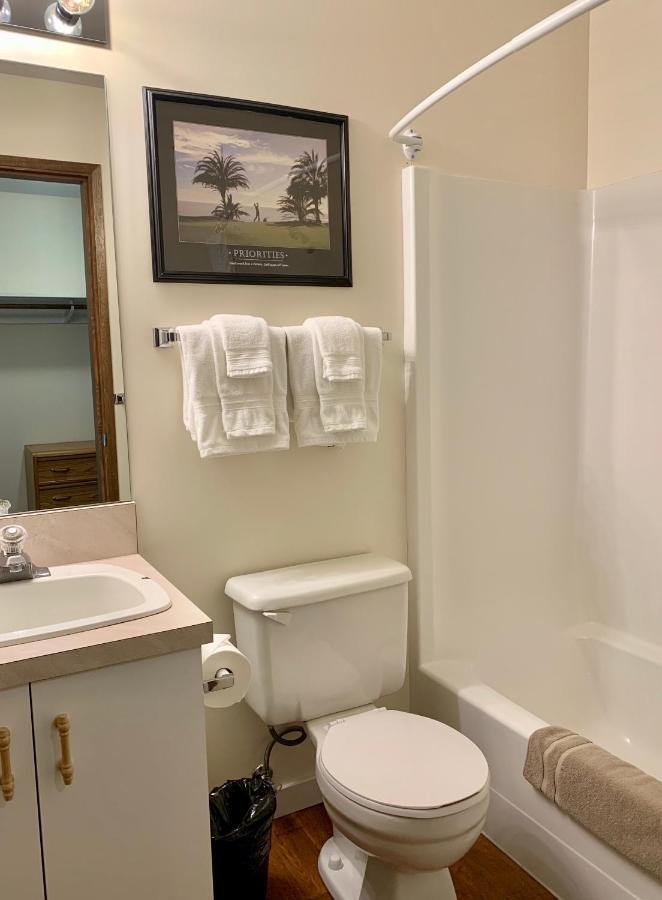 St Andrews By The Lake Golf Resort Kaleden Extérieur photo
