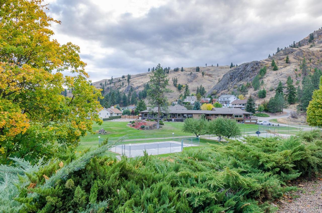 St Andrews By The Lake Golf Resort Kaleden Extérieur photo